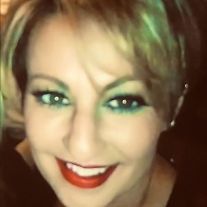 Meet your Posher, Dana